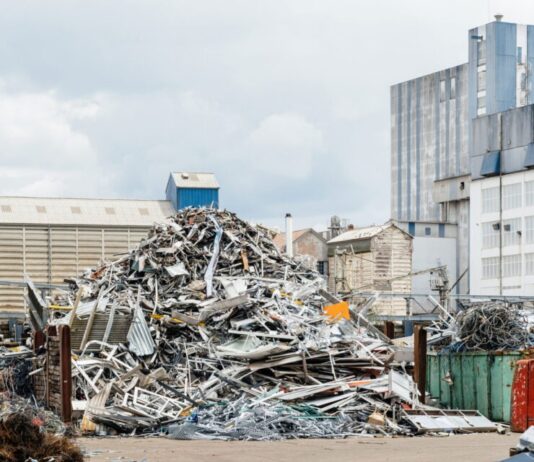 W jaki sposób odpady są poddawane recyklingowi i utylizowane w Poznaniu?
